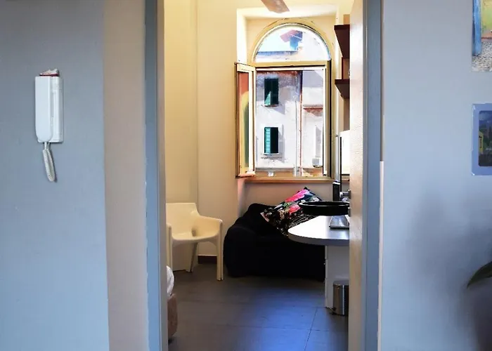 Garbatella-sotto L'arco Del Lotto 28